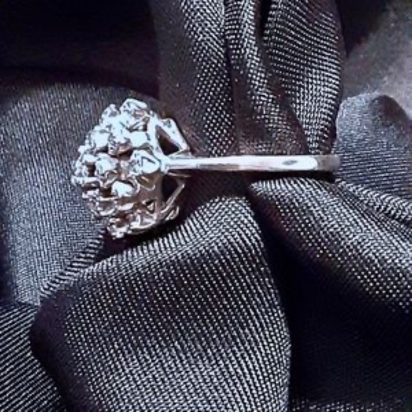 Solid 18K White Gold Diamond Cluster Ring Sz 7 - Picture 2 of 8